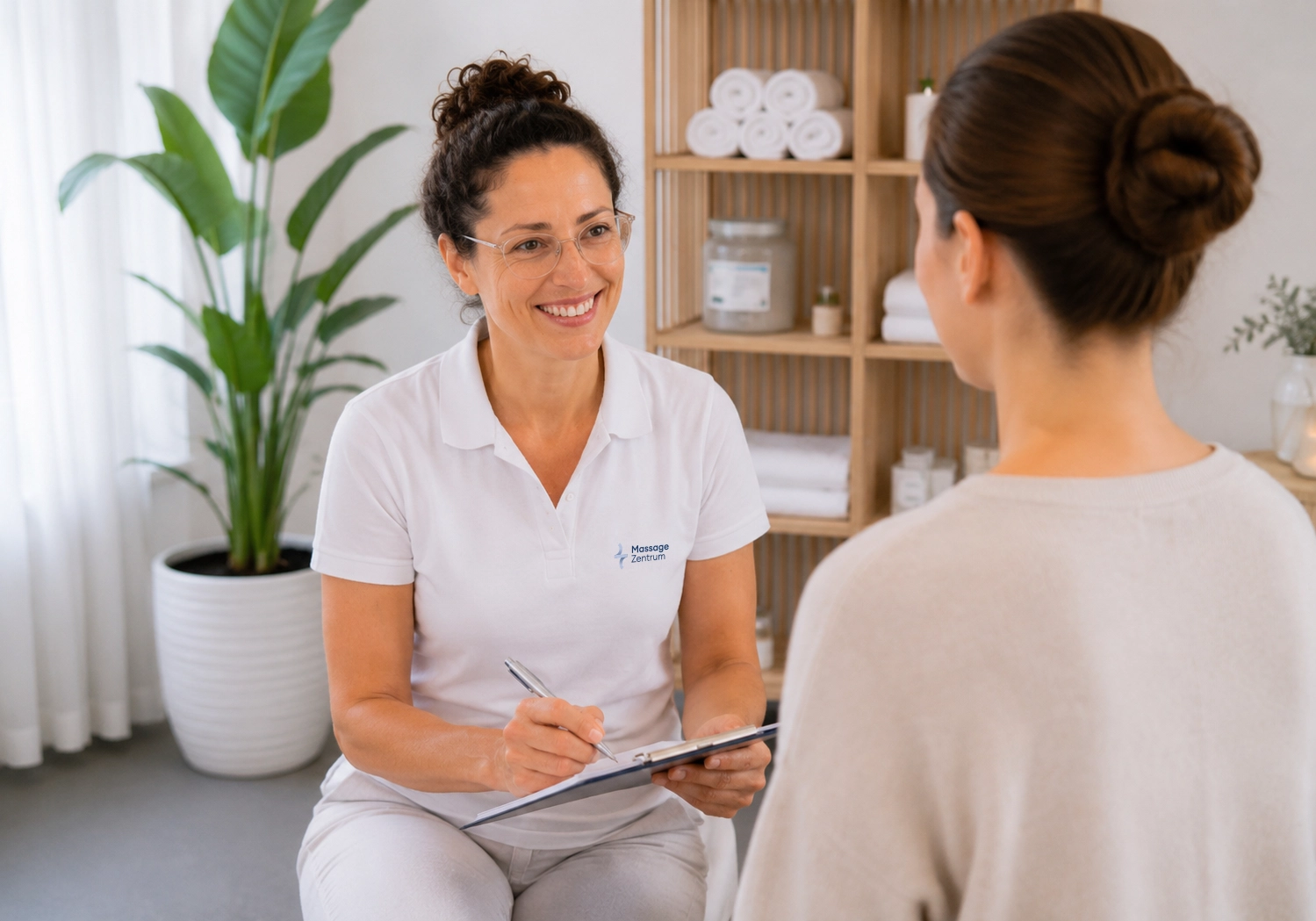 Therapeutische Massage mit gezielten Handgriffen im Massage Zentrum Zürich